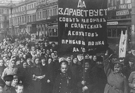 Russian Revolutionaries Protesting in February 1917